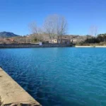 Balsa Mayor de la Comunidad de Regantes Fuente Redonda en Ayora, infraestructura clave para el almacenamiento y gestión eficiente del agua destinada al riego agrícola sostenible.